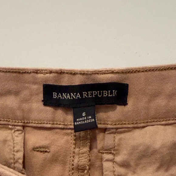 Banana Republic Women's Tan Cargo Shorts - Picture 2 of 5